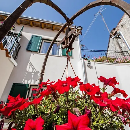 Casa Smeralda ロヴィニ